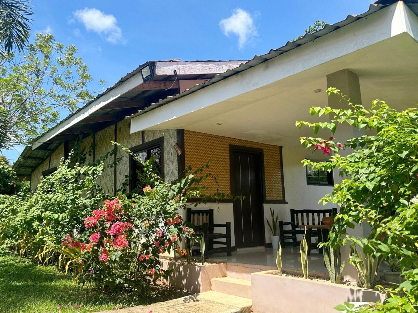Banlaw Garden Resort Puerto Princesa Bagian luar foto